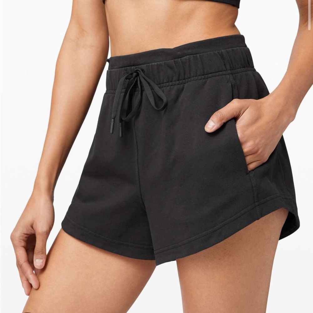 Lululemon inner glow high rise short 3 black
